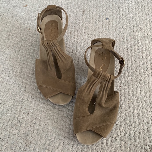 Earthies suede comfort heels sandals 7.5. Nearly new! - Picture 4 of 6